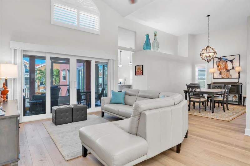 3 bedroom Townhouse at 18 Jefferson Court, College Landings Rep, St Petersburg — photo 2