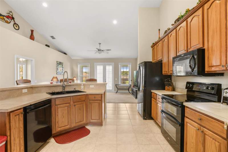 4 bedroom Single Family Residence at 730 Country Walk Cove, Country Walk Lake Region, Eagle Lake — photo 3