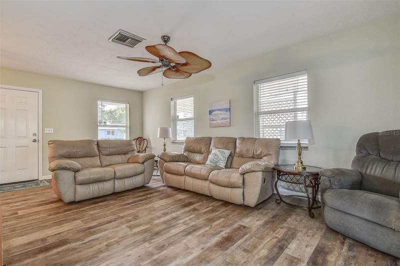 2 bedroom Single Family Residence at 6237 Dalton Street, Spring Hill, Spring Hill — photo 2