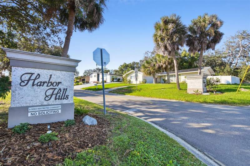 4 bedroom Single Family Residence at 4415 Clearwater Harbor Drive, Harbor Hills 3rd Add, Largo — photo 2