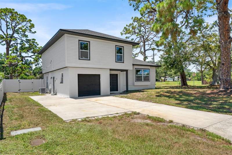 4 bedroom Single Family Residence at 1801 Lakewood Drive, Lakewood Country Club Estates Sec 1, St Petersburg — photo 2