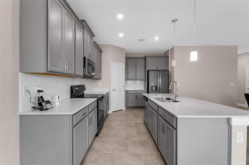 4 bedroom Single Family Residence at 8833 Beth Page Ln, Stoneybrook South North Prcl Ph 1, Davenport — photo 5