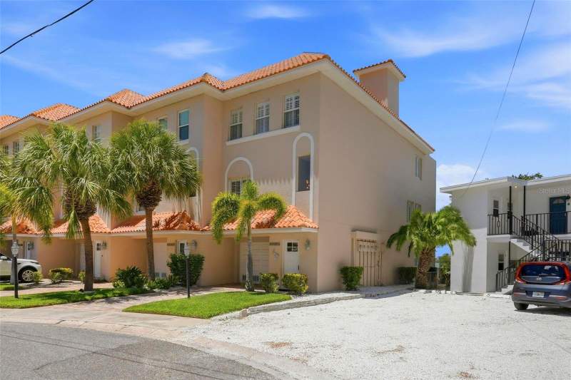3 bedroom Townhouse at 200 Brightwater Drive #10, Brightwater Twnhms, Clearwater Beach — photo 3