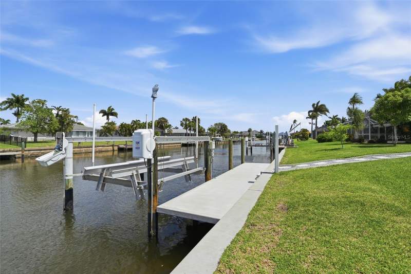 2 bedroom Single Family Residence at 300 Delido Court, Punta Gorda Isles Sec 05, Punta Gorda — photo 4