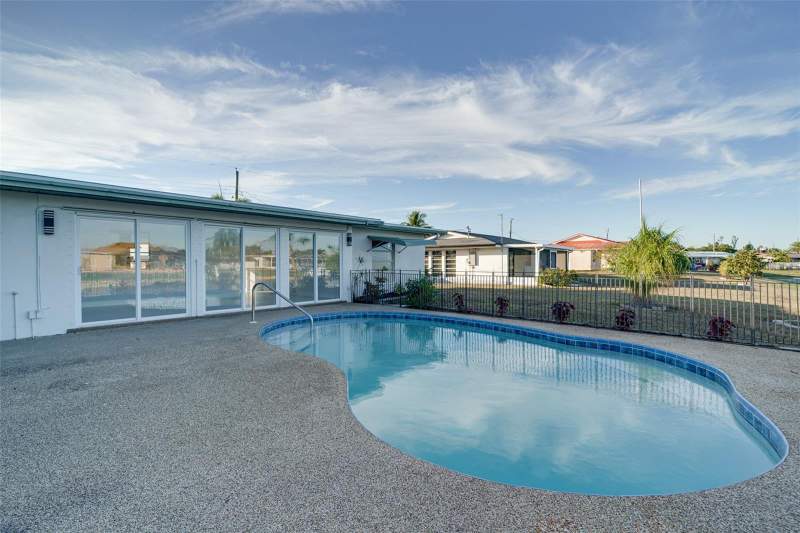 3 bedroom Single Family Residence at 217 W Tarpon Boulevard, Port Charlotte Sec 010, Port Charlotte — photo 2