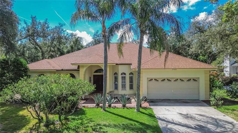 4 bedroom Single Family Residence at 2704 Aston Avenue, Walden Lake Unit 27 Ph 02 Sec A, Plant City — photo 3