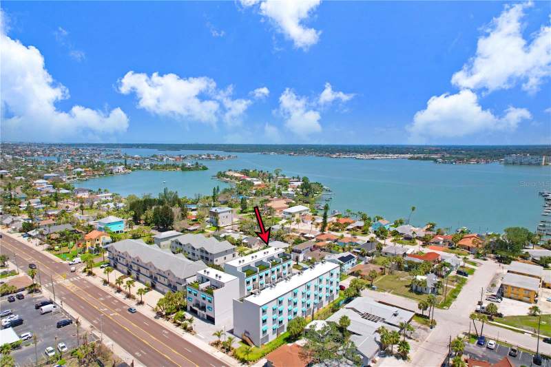 5 bedroom Condominium at 15405 Gulf Boulevard #B4, Azul Twnhms Condo, St Petersburg — photo 2