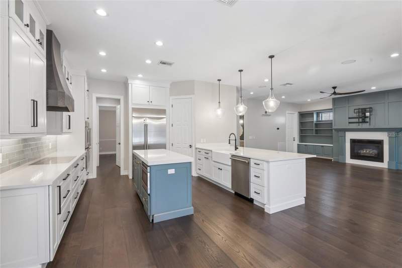 5 bedroom Single Family Residence at 5105 W Neptune Way, Beach Park, Tampa — photo 3