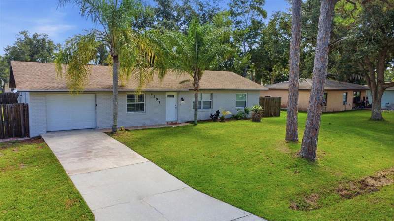 3 bedroom Single Family Residence at 3307 Pine Tree Drive, Florida Shores 01, Edgewater — photo 4