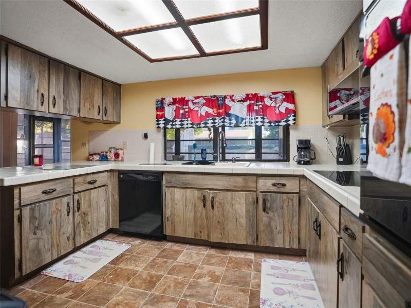 2 bedroom Single Family Residence at 11122 Maderia Street, Spring Hill, Spring Hill — photo 5
