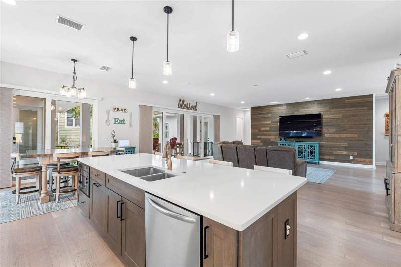4 bedroom Single Family Residence at 124 Forest Hills Drive, Redington Shores Yacht & Tennis Club, Redington Shores — photo 5