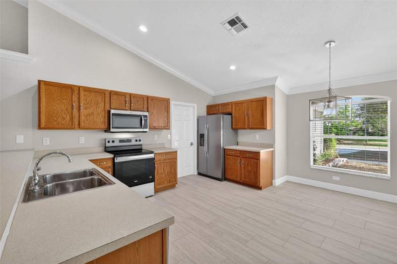 4 bedroom Single Family Residence at 2294 KNOLLWOOD DRIVE, LEESBURG LAKE POINTE AT SUMMIT, LEESBURG — photo 3