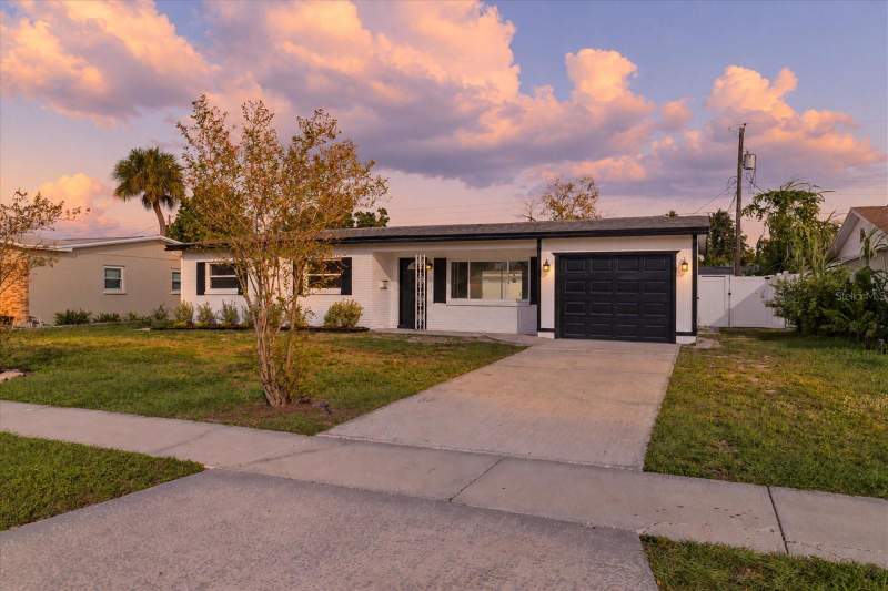 4 bedroom Single Family Residence at 6017 Ambassador, Town'N Country Park Unit No 10, Tampa — photo 3