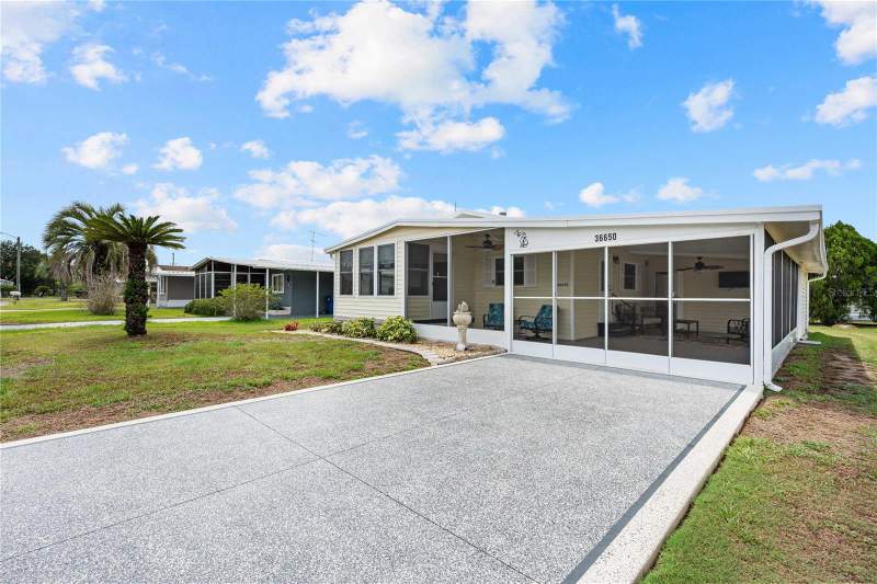2 bedroom Manufactured Home at 36650 Dina Drive, Lake Betmar Estates, Zephyrhills — photo 3