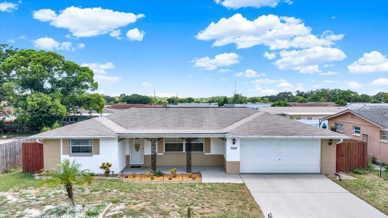 5642 DOVE DRIVE home for sale in Colonial Hills
