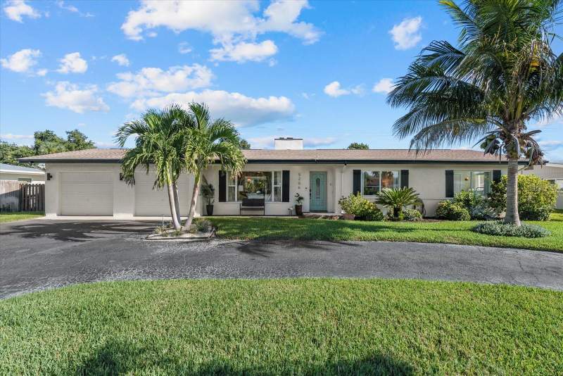 4 bedroom Single Family Residence at 5206 7th Avenue Drive, Fairway Acres Unit One, Bradenton — photo 2
