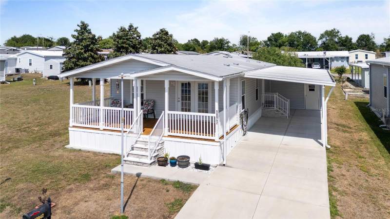 2 bedroom Manufactured Home at 10042 Collingwood Avenue, Hampton Court Unrec, Dade City — photo 4