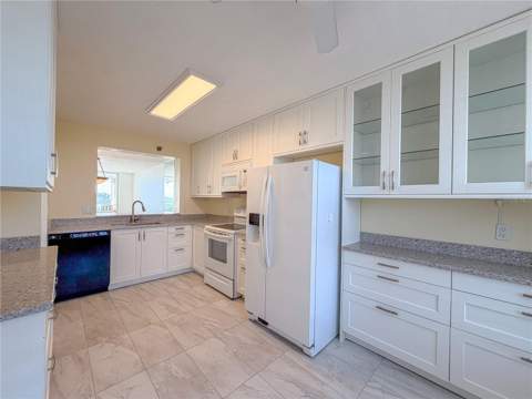 3750 Pinebrook Circle #503, Bradenton FL - photo 7 of 10