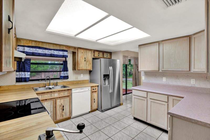 4 bedroom Single Family Residence at 5527 Pentail Circle, Sugarwood Grove, Tampa — photo 5