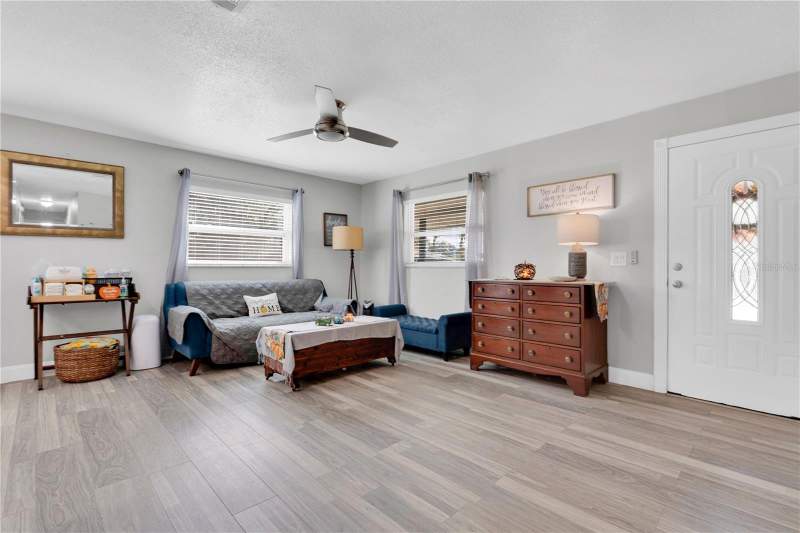 3 bedroom Single Family Residence at 705 NE 44th Avenue, Spring Hlnds, Ocala — photo 4