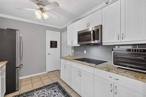 1004 Laredo Lane, Lady Lake FL - photo 9 of 38