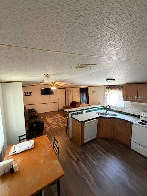 9050 SE 196th Terrace, Ocklawaha FL - photo 8 of 44