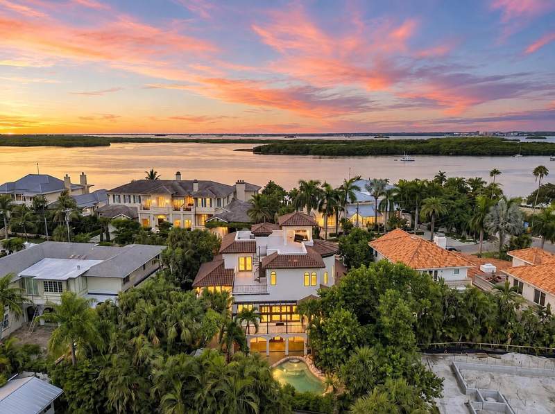 5 bedroom Single Family Residence at 980 Bay Esplanade, Carlouel Sub, Clearwater — photo 2