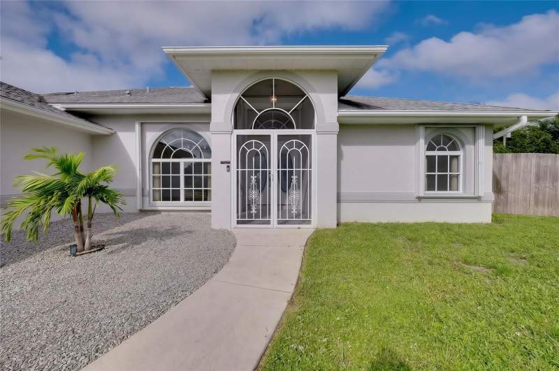 3 bedroom Single Family Residence at 105 Allworthy Street, Port Charlotte Sec 015, Port Charlotte — photo 4