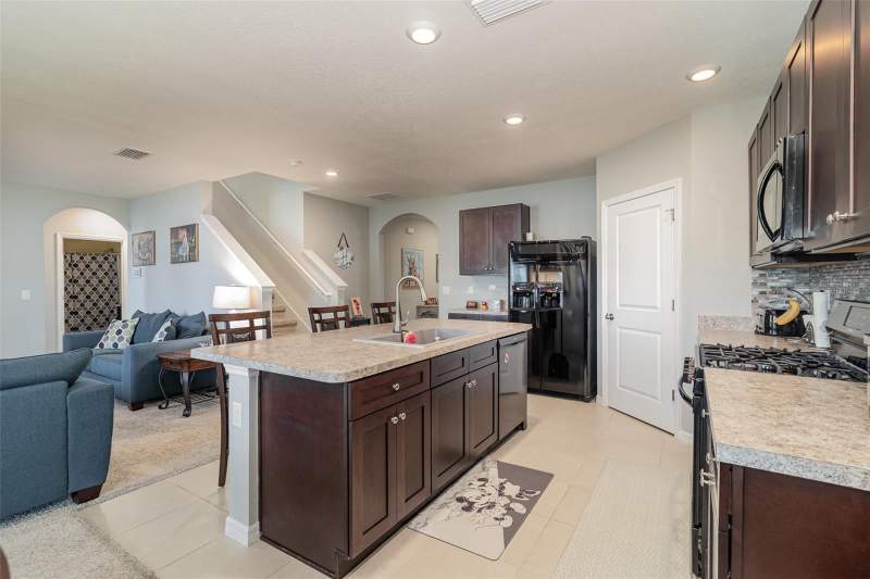 5 bedroom Single Family Residence at 9731 Pepper Tree Trail, Pepper Tree Village, Wildwood — photo 4