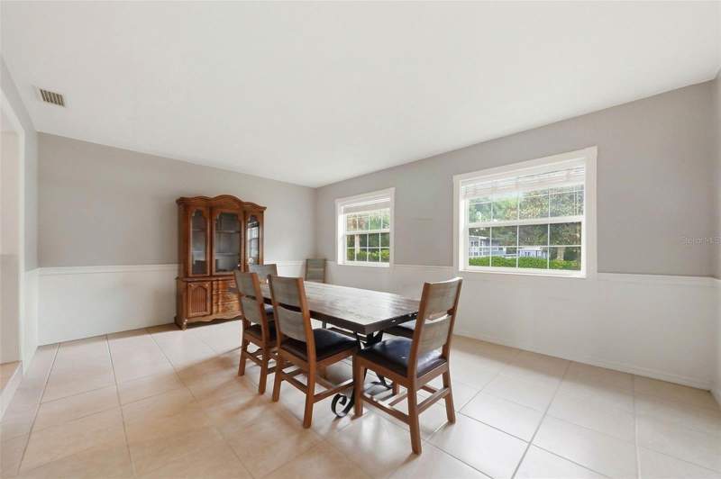 4 bedroom Single Family Residence at 112 E Gardenia Street, Howey Lake Shore Heights, Howey In The Hills — photo 5
