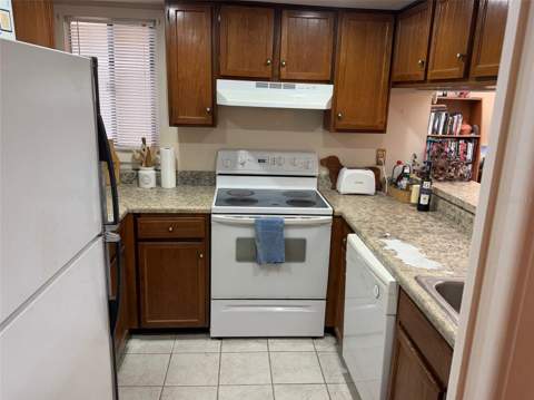 1051 S Highland Street #3D, Mount Dora FL - photo 6 of 6