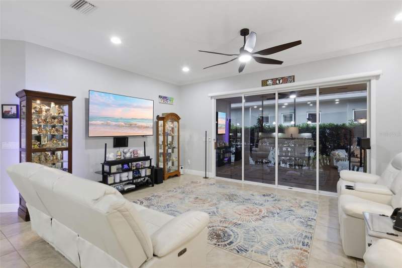 2 bedroom Single Family Residence at 273 Silver Maple Road, Cascades/Groveland Ph 4-1, Groveland — photo 4