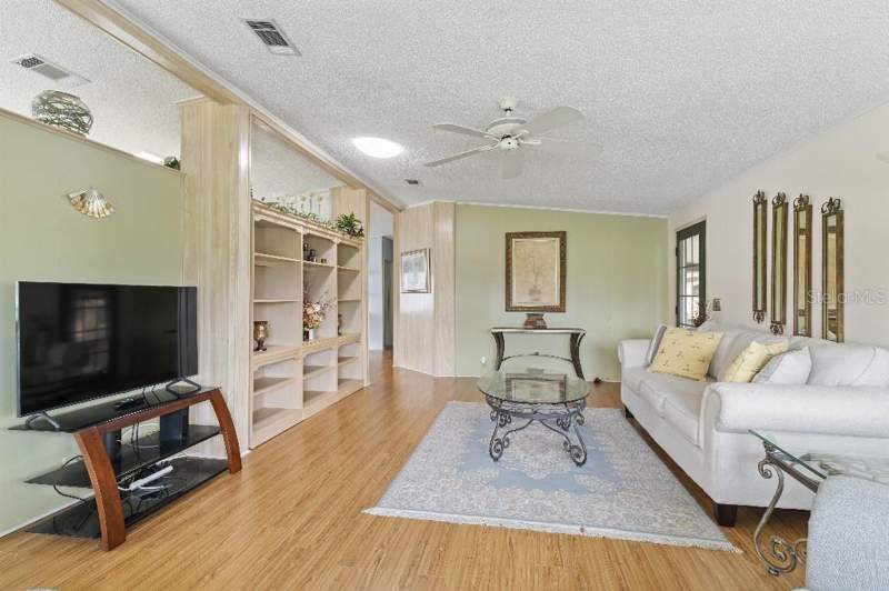 2 bedroom Mobile Home at 4901 4th C Street, Golf Lakes Residents Co-Op, Bradenton — photo 3