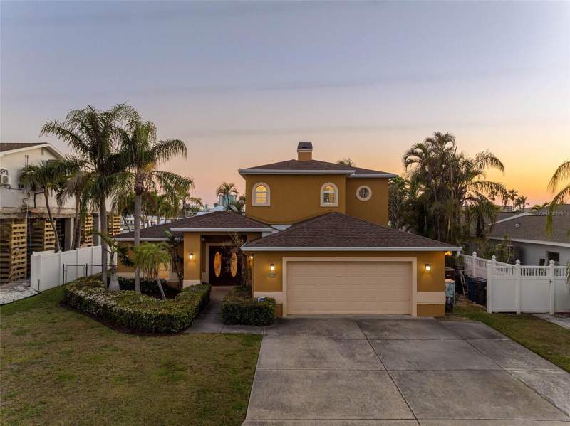 4 bedroom Single Family Residence at 11260 5th Street, Isle Of Palms 1st Add, Treasure Island — photo 3