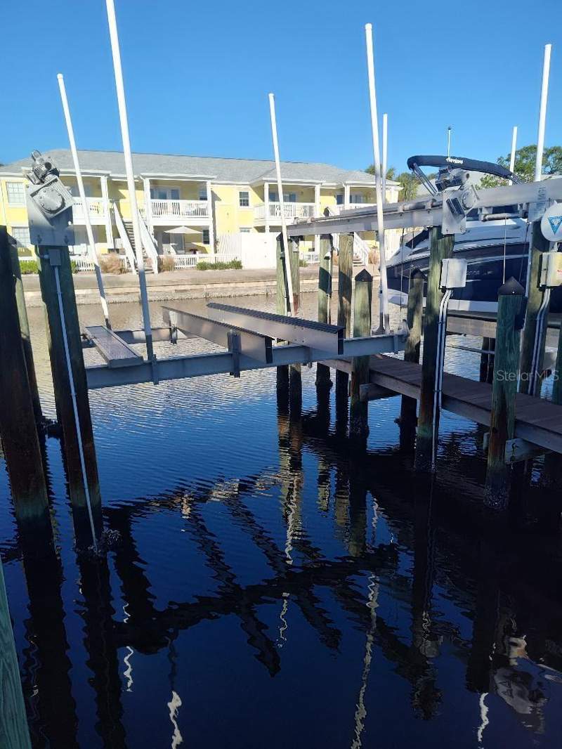  bedroom Dock-Rackominium at 127ss Coquina Key Dr SE Drive, Waterside At Coquina Key Dock Condo, St Petersburg — photo 2