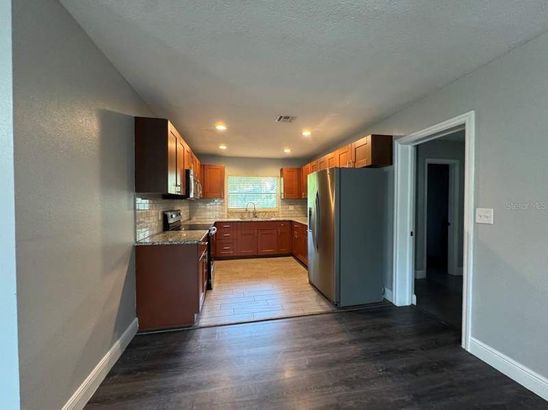 3 bedroom Single Family Residence at 2125 Carlton Drive, Cloverlawn, Orlando — photo 3