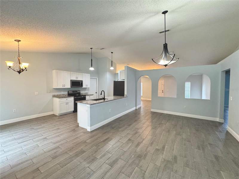 4 bedroom Single Family Residence at 3243 Greynolds Avenue, Spring Hill, Spring Hill — photo 2