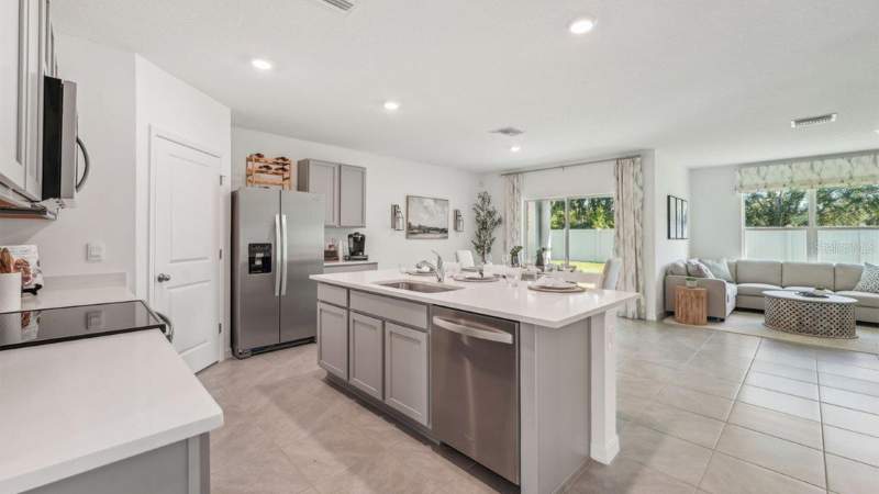 4 bedroom Single Family Residence at 7650 Wheat Stone Drive, Zephyr Lakes, Zephyrhills — photo 3