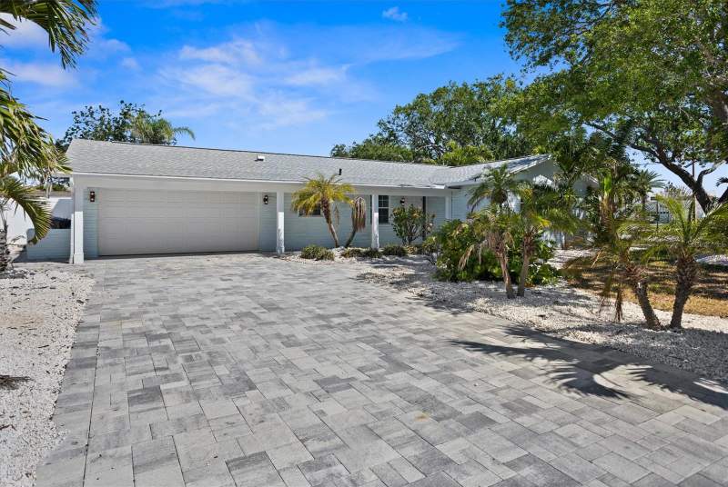 3 bedroom Single Family Residence at 10001 S Yacht Club Drive, Paradise Island 4th Add, Treasure Island — photo 3