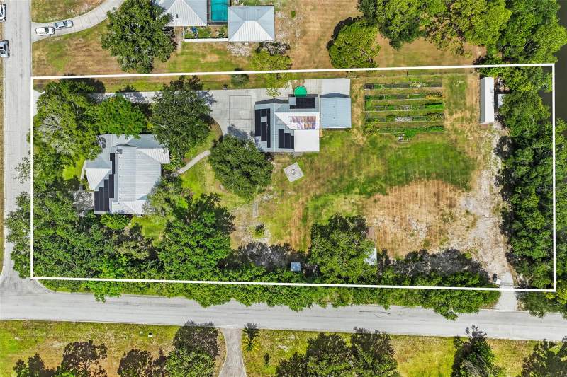 5 bedroom Single Family Residence at 7565 Castle Drive, Racimo Ranches, Sarasota — photo 2
