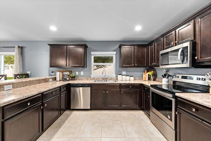 3 bedroom Townhouse at 10427 Rivercrest Drive, Landings At Alafia, Riverview — photo 3