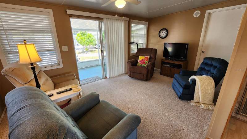 2 bedroom Manufactured Home at 3333 26th Avenue #5, Sugar Creek Country Club Co-Op, Bradenton — photo 3