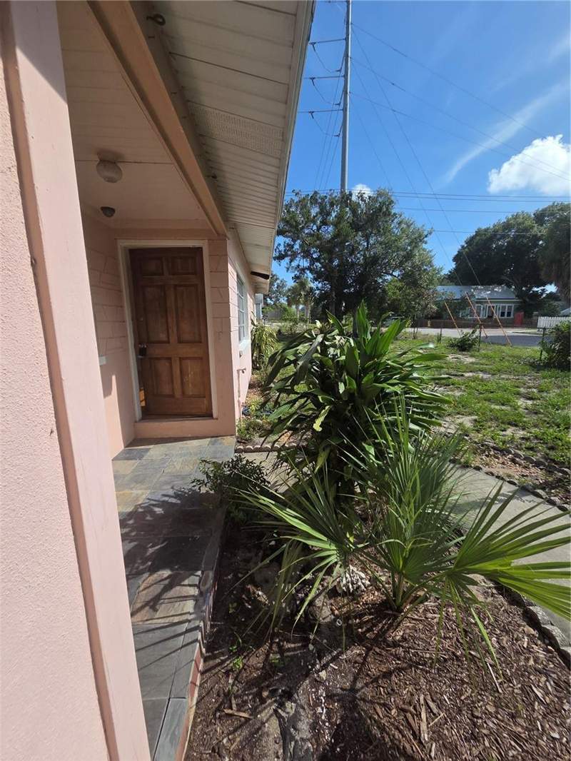 3 bedroom Single Family Residence at 350 N Levis Avenue, Lake Butler Villa Cos Sub, Tarpon Springs — photo 2
