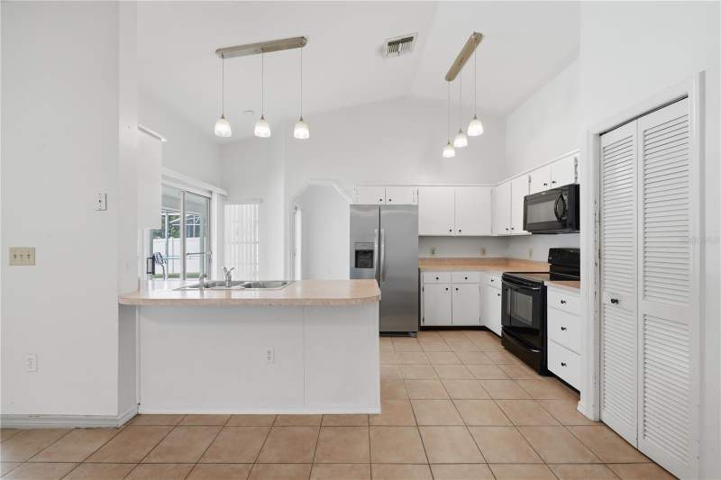 4 bedroom Single Family Residence at 1414 Patricia Street, Emerald Lake Colony Unit 3, Kissimmee — photo 5
