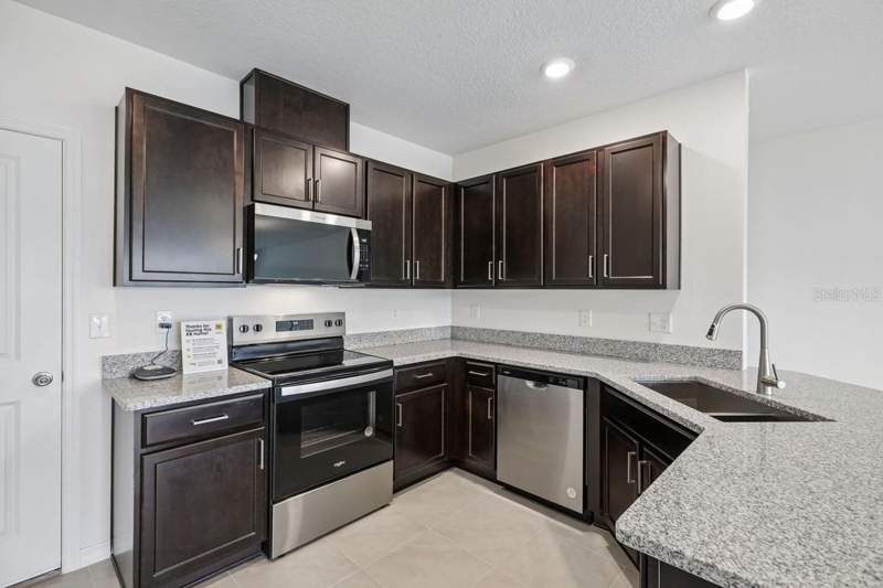 3 bedroom Townhouse at 394 Sequoia Drive, Reserve At Forest Lake, Lake Wales — photo 4