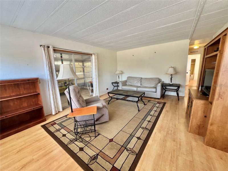 2 bedroom Mobile Home at 101 Ixora Way, Hawthorne At Leesburg A Coop, Leesburg — photo 2