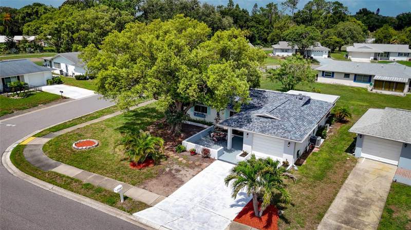 2 bedroom Single Family Residence at 1496 Queen Anne Drive, Highland Lakes, Palm Harbor — photo 3