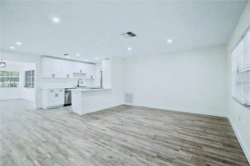 2 bedroom Single Family Residence at 3 Kansas Street, Beverly Hills Unit 06, Beverly Hills — photo 3