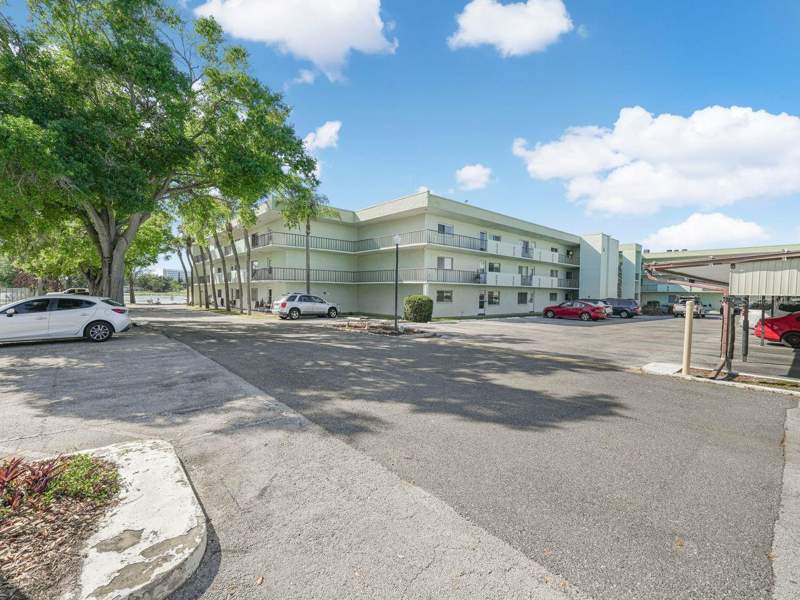 2 bedroom Condominium at 1130 N Lake Parker Avenue #A201, Lakeside Village 01 Condo, Lakeland — photo 2