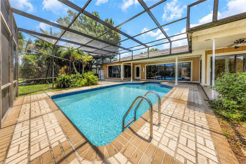 4 bedroom Single Family Residence at 7448 17th Lane, Harbor Isle Unit Two, St Petersburg — photo 3